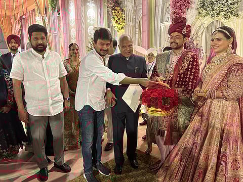 பஞ்சாப் ஆளுநர் பன்வாரிலால் புரோகித் அவர்களின் பேத்தி பூஜா-சிவம் ஆகியோரின் திருமண வரவேற்பு நிகழ்ச்சி டெல்லியில் நடைபெற்றது. அதில் கலந்துகொண்ட அமைச்சர் உதயநிதி