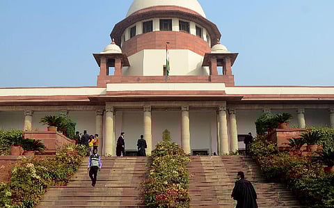 மனித கழிவுகளை அள்ளும் அவலம் - மத்திய அரசுக்கு உச்ச நீதிமன்றம் நோட்டீஸ்