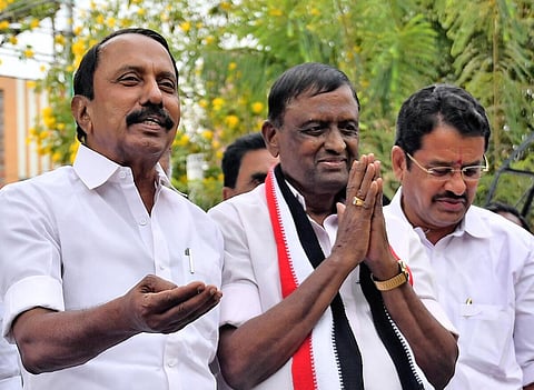 அதிமுக வேட்பாளருக்கு பிரச்சாரம் | கோப்பப் படம்