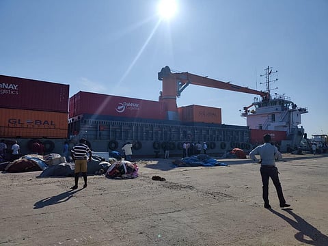 சென்னையில் இருந்து கடல்வழி போக்குவரத்தாக புதுச்சேரிக்கு வந்தடைந்த முதல் சரக்கு கப்பல்