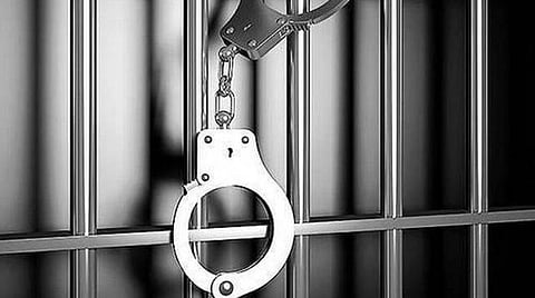 வாட்ஸ்-அப் அட்மின் மீது துப்பாக்கிச் சூடு நடத்திய 3 பேர் கைது