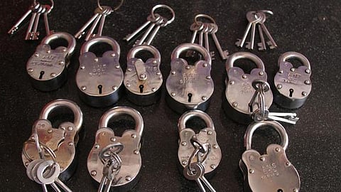 முடங்கி வரும் திண்டுக்கல் பூட்டு, இரும்பு பெட்டக தயாரிப்பு ஆலைகள்: தொழில் வளர்ச்சிக்கு முதல்வர் நடவடிக்கை எடுப்பாரா?