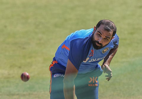 ஆடுகளம் ரிவர்ஸ் ஸ்விங்குக்கு கைகொடுக்க வாய்ப்பு - அகமதாபாத் டெஸ்ட் போட்டியில் களமிறங்குகிறார் மொகமது ஷமி