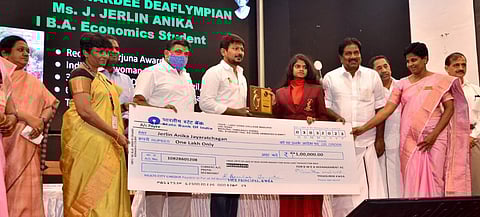 விளையாட்டு வீரர், வீராங்கனைகள் வெளியில் வரவேண்டும் - மதுரையில் அமைச்சர் உதயநிதி ஸ்டாலின் பேச்சு