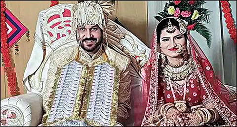 இமாச்சல பிரதேசத்தின் சிம்லா மாவட்டம், ராம்பூரில் உள்ள சத்தியநாராயணன் கோயிலில் திருமணம் செய்து கொண்ட முஸ்லிம் தம்பதி ராகுல் ஷேக், நிமாயத் மாலிக்.