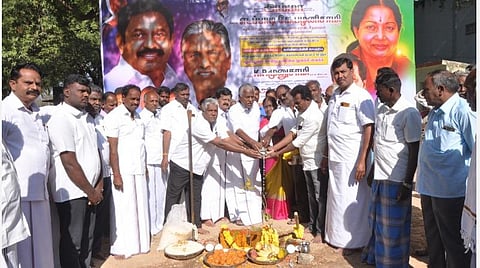 கிருஷ்ணகிரி அருகே பெரியகோட்டப்பள்ளி கிராமத்தில் ரூ.30 லட்சம் மதிப்பில்  ஊராட்சி ஒன்றிய தொடக்கப்பள்ளிக்கு கூடுதல் வகுப்பறைகள் கட்டும் பணியை பூமி பூஜை செய்து  வேப்பனப்பள்ளி எம்எல்ஏ-வும், அதிமுக துணை பொதுச் செயலாளருமான கே.பி.முனுசாமி தொடங்கி வைத்தார்.