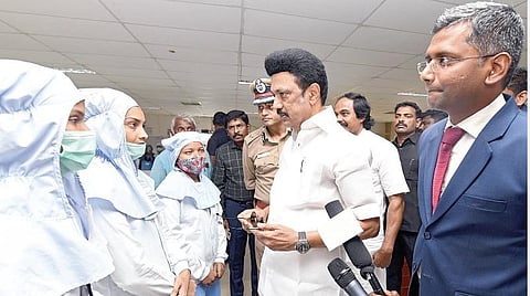 திருநெல்வேலி மாவட்டம் காவல்கிணறு பகுதியிலுள்ள தனியார் நிறுவனத்தில் பணிபுரியும் வடமாநில தொழிலாளர்களுடன் கலந்துரையாடிய முதல்வர் ஸ்டாலின்.