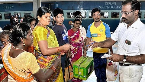 சேலம் கோட்டத்தில் ரயில் பயணிகளிடம் டிக்கெட் பரிசோதனை: 11 மாதத்தில் ரூ.14.65 கோடி அபராதம் வசூல்