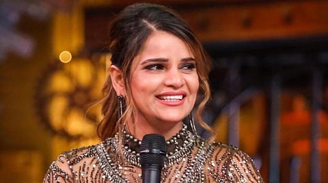 பிக்பாஸ் நடிகைக்கு மிரட்டல் - பிரியங்கா காந்தியின் உதவியாளர் மீது வழக்கு