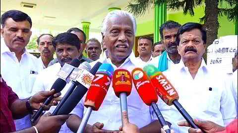 கிருஷ்ணகிரியில் செய்தியாளர்களைச் சந்தித்த கே.பி.முனுசாமி