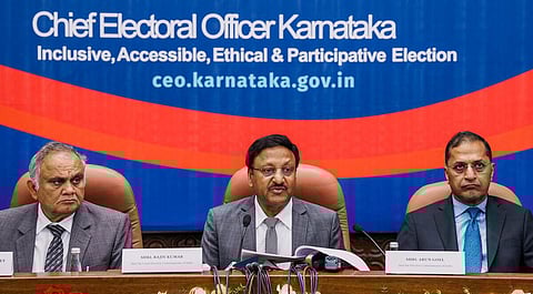 கர்நாடக சட்டப்பேரவைத் தேர்தலில் முதியோர் வீட்டில் இருந்தவாறு வாக்களிக்கும் வசதி - தலைமை தேர்தல் ஆணையர் தகவல்