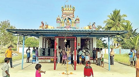 திருப்பத்தூர் அருகே தங்க நகை, பணம் திருடு போன அம்மன் கோயில்.