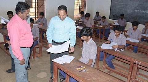 பிளஸ் 2 ஆங்கில பாடத்தேர்வு - 49,000 மாணவர்கள் பங்கேற்கவில்லை