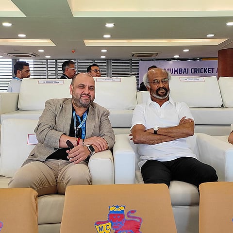 இந்தியா - ஆஸ்திரேலியா இடையிலான முதல் ஒருநாள் கிரிக்கெட் போட்டியை நேரில் கண்டுகளித்த  நடிகர் ரஜினிகாந்த்.