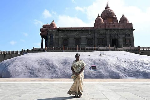 விவேகானந்தர் மண்டபத்தை பார்வையிட்ட குடியரசுத் தலைவர் திரவுபதி முர்மு