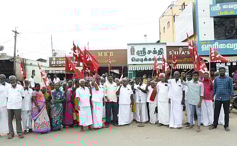 தமிழ்நாடு விவசாயிகள் சங்கம் சார்பில் மதுரை மேலூரில் நடைபெற்ற ஆர்ப்பாட்டம்