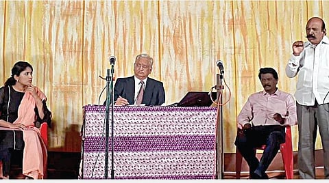 ‘அச்சம் என்பது இல்லையே’ நாடகத்தில் ஒரு காட்சி.