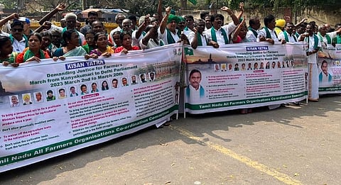 பல்வேறு கோரிக்கைகளை வலியுறுத்தி டெல்லியில் போராட்டத்தில் ஈடுபட்ட விவசாயிகள்