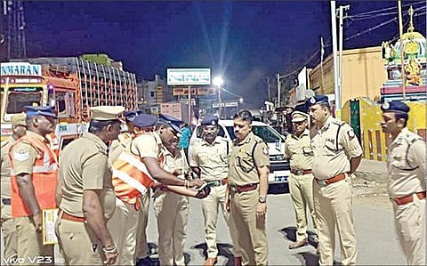 திருவள்ளூர் மாவட்டத்தில் சட்டம் ஒழுங்கு கூடுதல் டிஜிபி சங்கர் நள்ளிரவில் ஆய்வுப் பணி மேற்கொண்டார்.