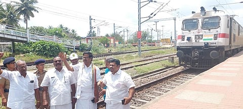 அன்று நடந்த ரயில் மறியல் போராட்டம்