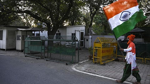 அரசு இல்லத்தில் இருந்து வெளியேற ராகுல் முடிவு - உத்தரவுக்கு கட்டுப்படுவதாக மக்களவை செயலகத்துக்கு பதில்