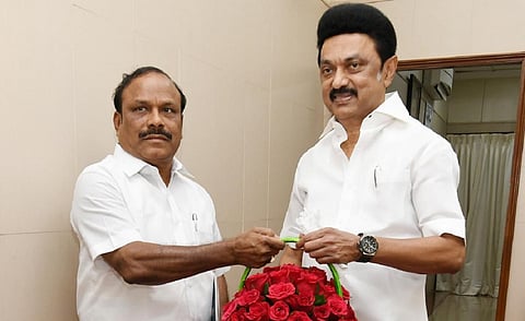 முதல்வரிடம் வாழ்த்து பெற்ற அமைச்சர் கணேசன்