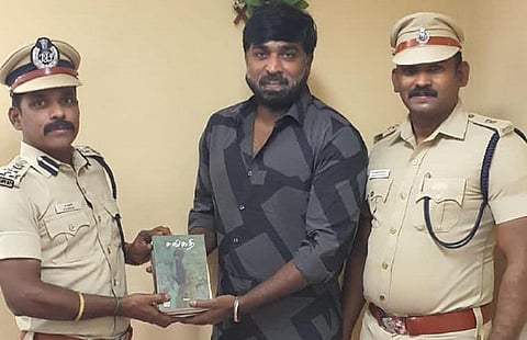 மதுரை சிறை நூலகத்துக்கு 1,000 புத்தகங்களை நன்கொடையாக வழங்கிய நடிகர் விஜய் சேதுபதி