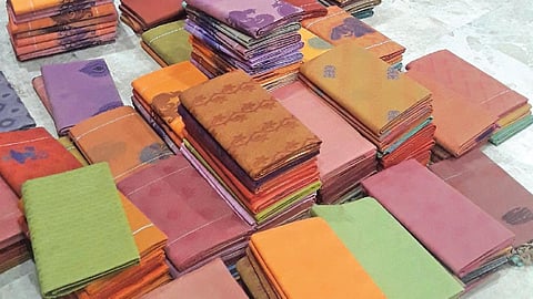 பொள்ளாச்சி | நெகமம் காட்டன் சேலைக்கு புவிசார் குறியீடு அங்கீகாரம்: உறுதியாகியுள்ளதால் நெசவாளர்கள் மகிழ்ச்சி