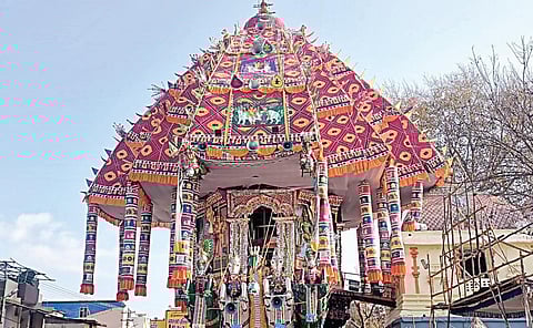 தயார் நிலையில் உள்ள திருவாரூர் ஆழித்தேர்.