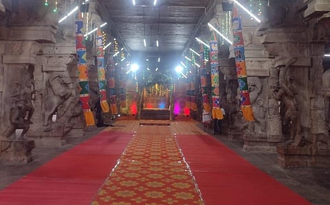 திருக்கல்யாணத்தை முன்னிட்டு அலங்கரிக்கப்படும்  கள்ளழகர் கோயில்  திருக்கல்யாண மண்டபம்