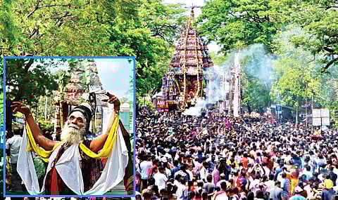 பக்தி பரவசத்தில் நடனமாடிய பக்தர். படங்கள்: பு.க.பிரவீன்.