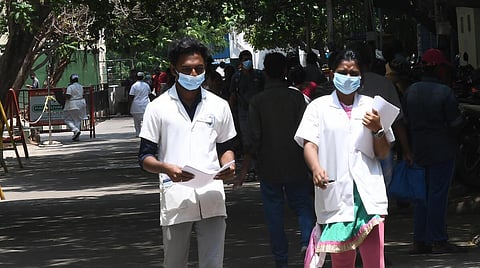 மருத்துவமனைகளில் மாஸ்க் அணிவது கட்டாயம்