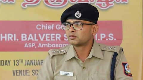 பற்களை பிடுங்கியதாக சர்ச்சை: நெல்லையில் உளவுப்பிரிவு இன்ஸ்பெக்டர், எஸ்ஐ இடமாற்றம்