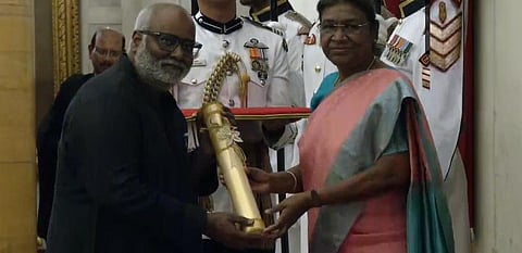 இசையமைப்பாளர் கீரவாணிக்கு பத்மஸ்ரீ விருது வழங்கிய குடியரசுத் தலைவர்