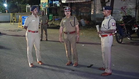 கோவை ரேஸ்கோர்ஸ் பகுதியில் இரவு ரோந்துப் பணியில் ஈடுபட்ட கூடுதல் டிஜிபி சங்கர்