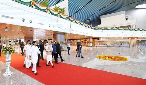 சென்னை விமான நிலையத்தில் பிரதமர் மோடி.