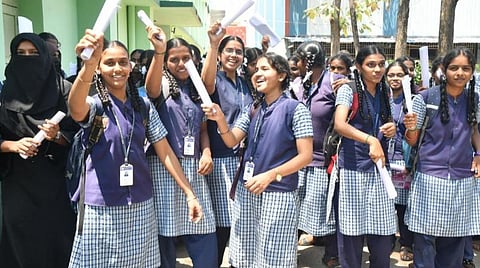 பிளஸ் 2 கணித தேர்வில் தவறான கேள்விக்கு கருணை மதிப்பெண் - தேர்வுத் துறை அறிவிப்பு