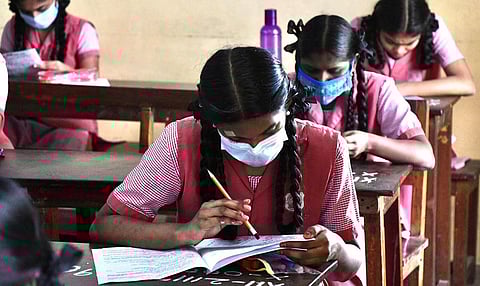 பிளஸ் 2 கணினி அறிவியல் வினாத்தாளில் அதிக பிழைகள்: முழு மதிப்பெண் வழங்க கல்வியாளர்கள் வலியுறுத்தல்