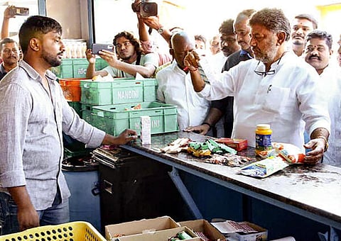 கர்நாடகாவில் அமுல் பால் மற்றும் பால் பொருட்கள் விற்பனைக்கு எதிர்ப்பு