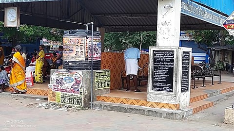 ராஜபாளையம் | தளவாய்புரம் பேருந்து நிலையத்தில் பராமரிப்பில்லாத குடிநீர் தொட்டி: மக்கள் சிரமம்