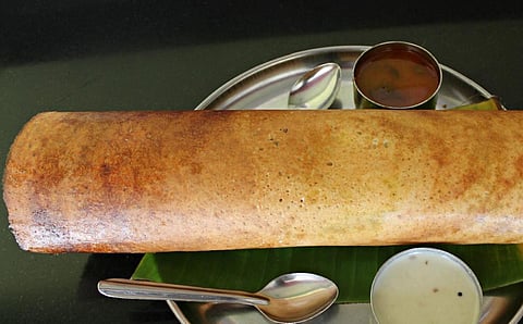 மத்தூர் அருகே தோசை சுட்டு தராததால் ஆத்திரம் - மனைவி உட்பட 3 பேரை வெட்டியவர் கைது