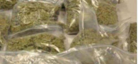 சேலத்தில் காரை துரத்திப் பிடித்து 200 கிலோ கஞ்சா பறிமுதல்: போலீஸாரிடம் இருந்து தப்பிய மூவருக்கு வலை