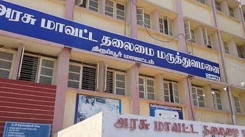 ‘திருப்பூர் அரசு மருத்துவக் கல்லூரி மருத்துவமனை பிணவறையில் பணிபுரிவோருக்கு அடிப்படை வசதிகள் இல்லை’