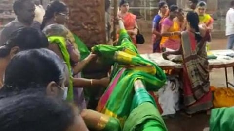 மீனாட்சி கோயிலுக்கு பட்டுச்சேலை மூலம் ரூ.5.45 கோடி வருவாய்: ஆர்டிஐ பதிலில் தகவல்