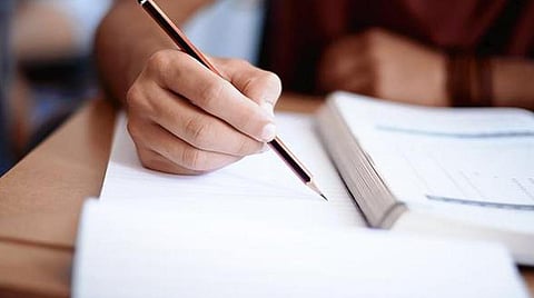 தேர்ச்சி சதவீதம் குறைவதை தவிர்க்க குறிப்பிட்ட மாணவர்களை தனித் தேர்வர்களாக்கும் சில தனியார் பள்ளிகள்