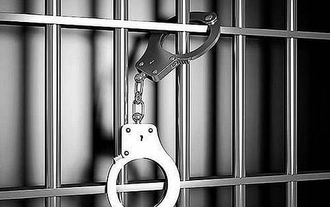 நவி மும்பையில் போதையில் காரை ஓட்டி காவலரை 18 கி.மீ. தூரம் இழுத்துச் சென்றவர் கைது