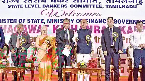 சென்னை சோழிங்கநல்லூர் மற்றும் கோயம்புத்தூர் ஒப்பணக்கார வீதியில் பரோடா வங்கியின் டிஜிட்டல் வங்கிக்கிளை மற்றும் நீலகிரி மாவட்டம் உதகையில் உள்ள பாஸ்டர் இன்ஸ் டிடியூட் ஆஃப் டெக்னாலஜி வளாகத்தில் வங்கியின் டிஜிட்டல் சேவை மையத்தை நேற்று காணொலி வாயிலாகத் திறந்துவைத்தார் மத்திய நிதித் துறை இணையமைச்சர் பகவத் கிஷன்ராவ் கராட்.