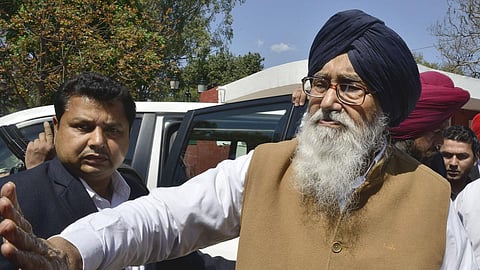 பஞ்சாப் முன்னாள் முதல்வர் பிரகாஷ் சிங் பாதல் மருத்துவமனையில் அனுமதி