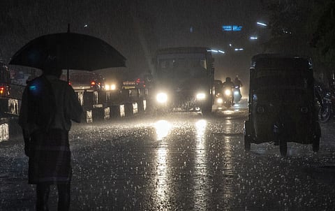 மதுரை மக்களை குளிர்வித்த கோடை மழை