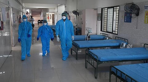 நாடு முழுவதும் 24 மணி நேரத்தில் 10,112 பேருக்கு கரோனா